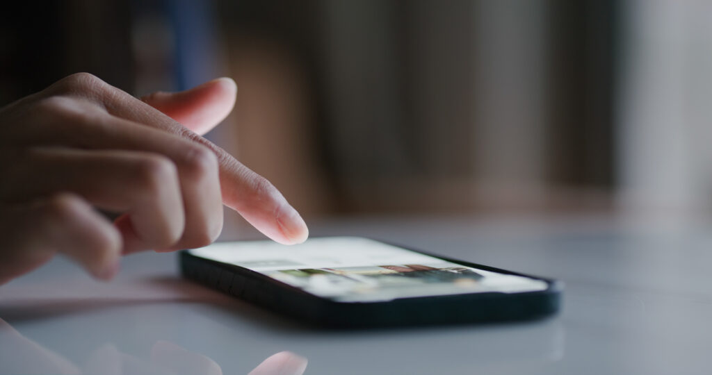 woman use of mobile phone on table 2026 01 09 07 31 33 utc - AesthetiCo